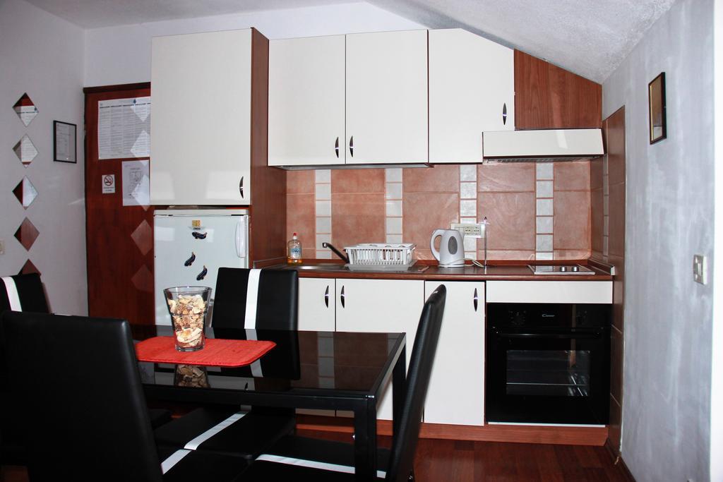 Apartments Zara & Jan Brzac Экстерьер фото